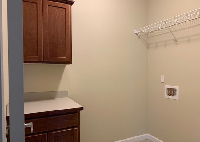 Building Photo - Main floor master suite! 4 bedroom luxury ...