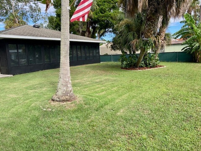 Building Photo - 1661 NW 20th Ave