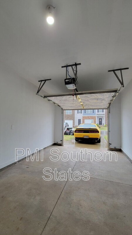 Building Photo - 31 Moorlyn Ln