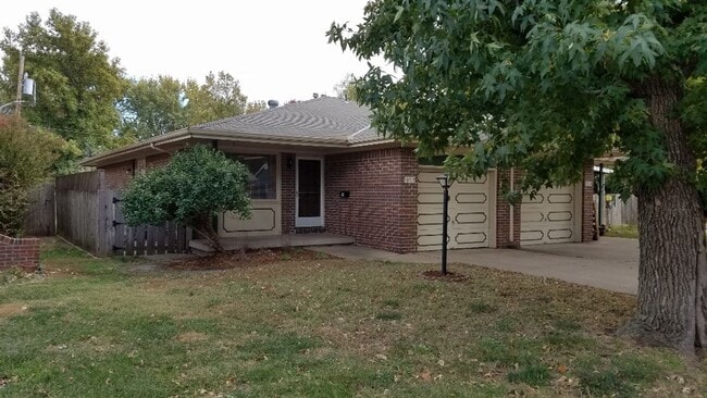 Building Photo - 1230 N Edwards