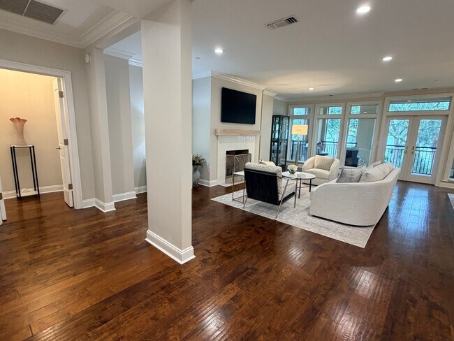 Building Photo - Stunning Luxury, Two Bedroom Creek Front Condo in Hilton Head Plantation