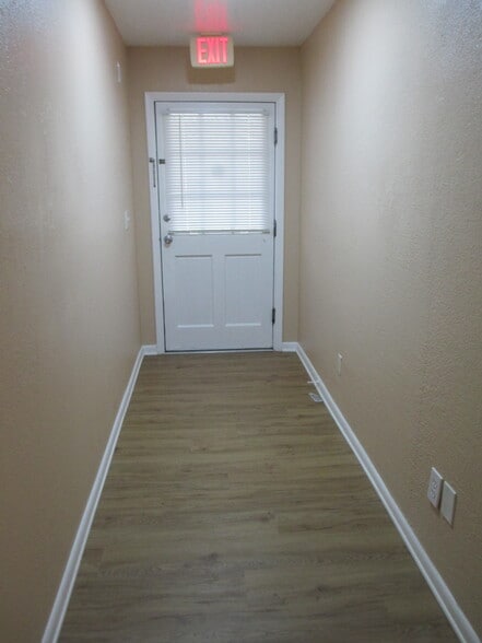 Building Photo - 702 Hughlett Ave