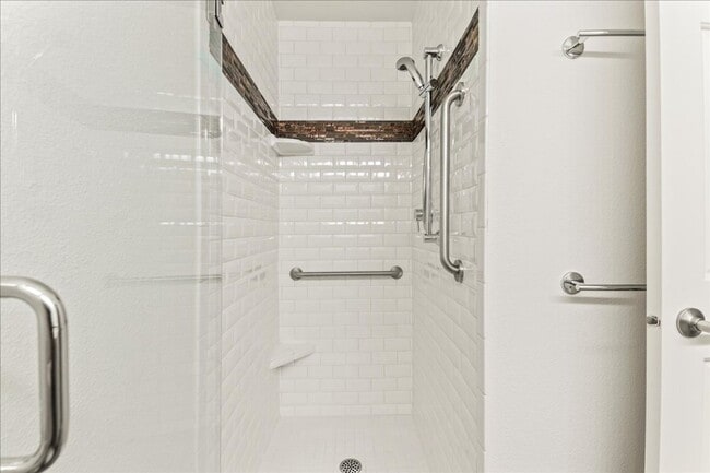 Building Photo - 2-bedroom 2-bathroom condo, located steps from the Boise River Greenbelt