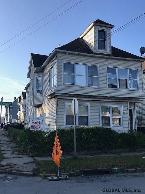 Building Photo - 836 Maplewood Ave