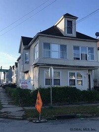 Building Photo - 836 Maplewood Ave