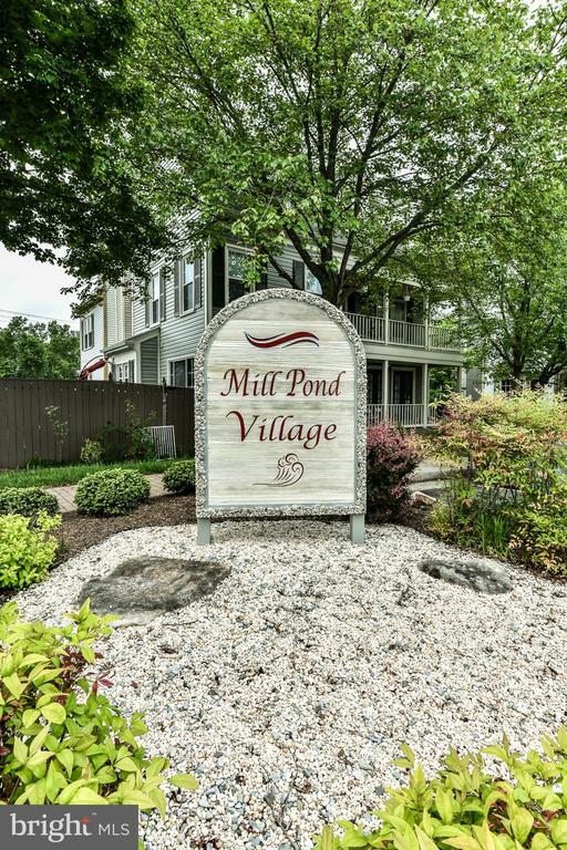 Building Photo - 12856 Mill Brook Ct