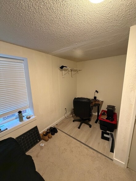 Building Photo - 2914 Sunset Dr W