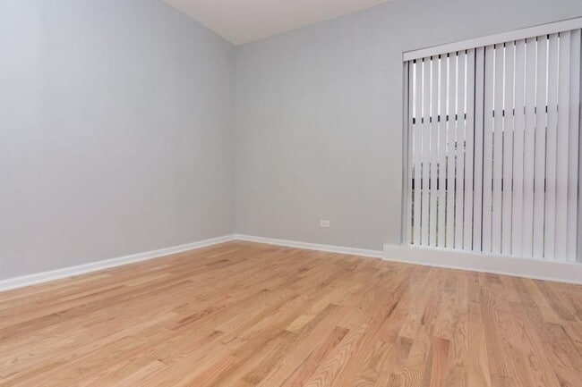 Primary Photo - 2 bedroom in Chicago IL 60637