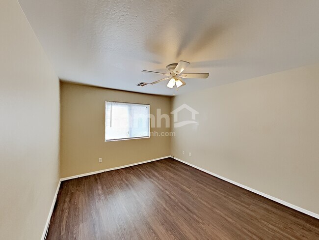 Building Photo - 16603 W Paradise Lane