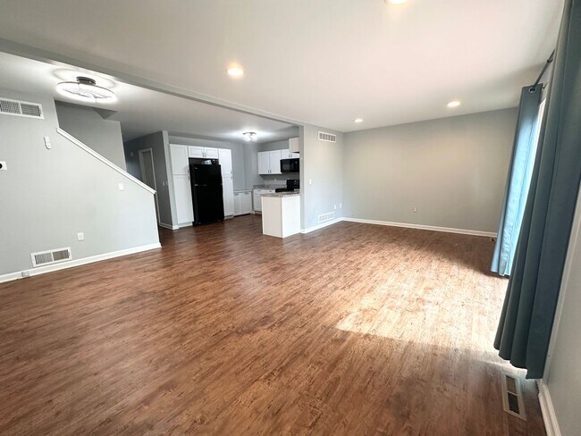 Building Photo - 1636 MacIntosh Way