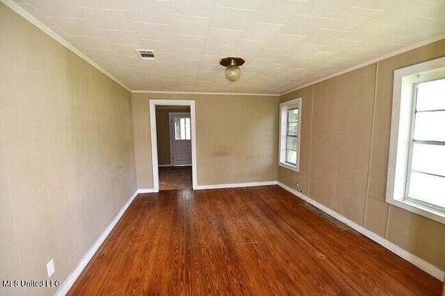Building Photo - Cute home in Leakesville