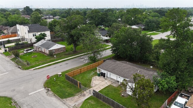 Building Photo - 5103 Willow Glen Dr