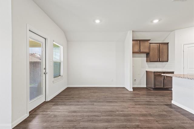 Building Photo - 704 Range Dr