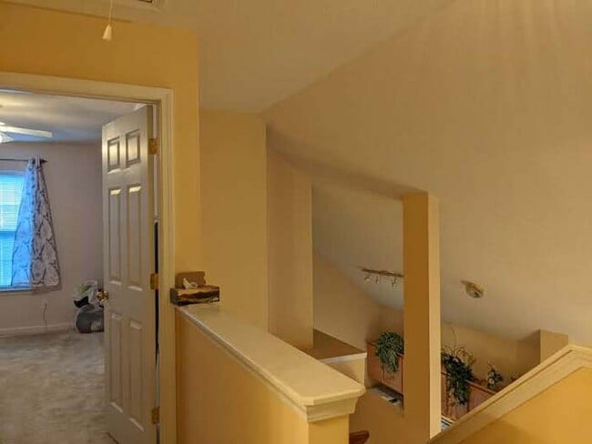 Building Photo - 960 Cinnamon Dr