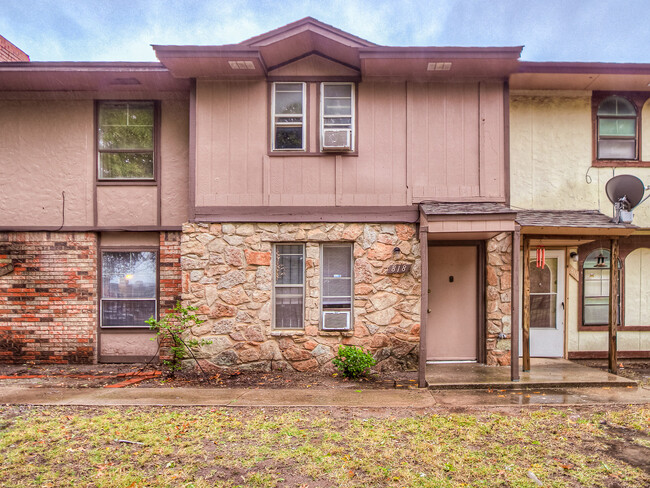 Building Photo - 818 Greenvale Rd