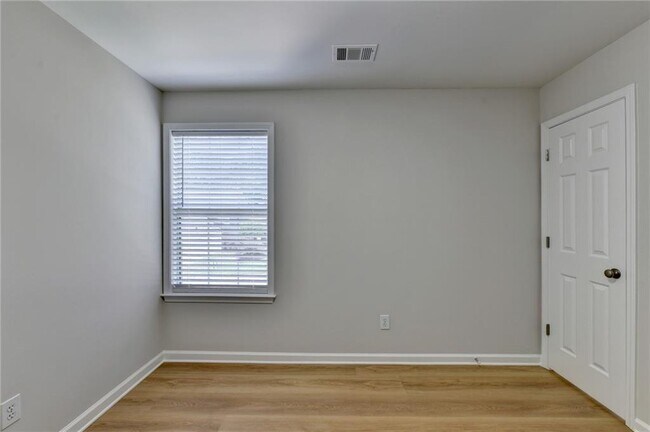 Building Photo - 340 Waddington Trail