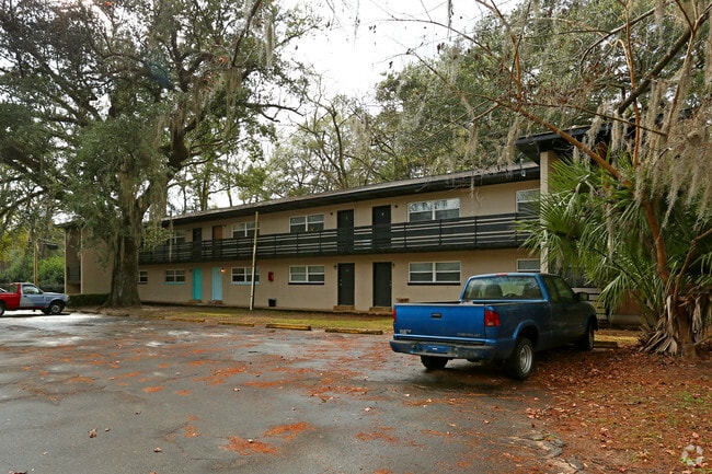 Building Photo - Del Rio 24 Apartments