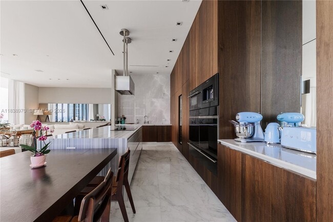 Building Photo - 17141 Collins Ave