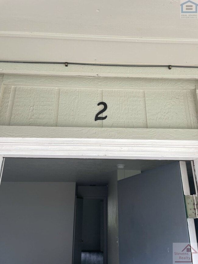 Building Photo - 1502 NW Kingsbury Ave