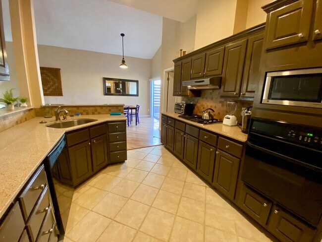 Building Photo - 14811 Great Willow Dr