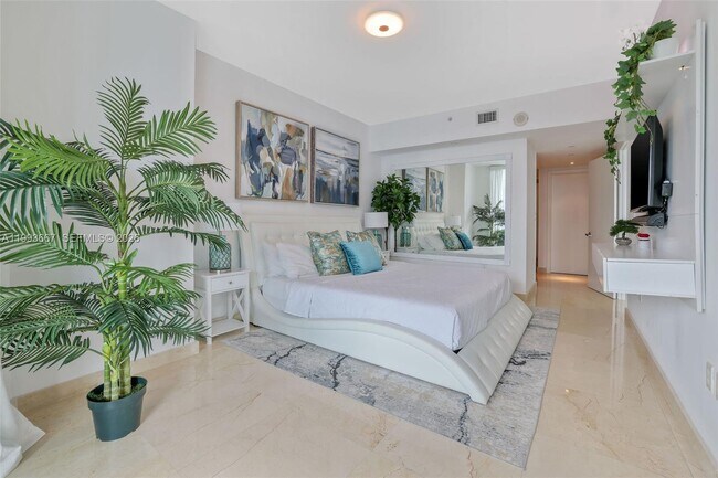 Building Photo - 350 S Miami Ave