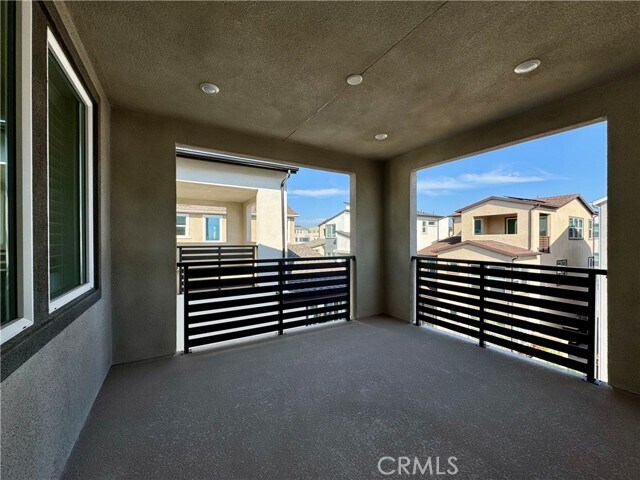 Building Photo - 450 Lobata