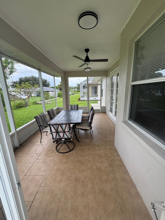 Building Photo - 137 Ortega Pl