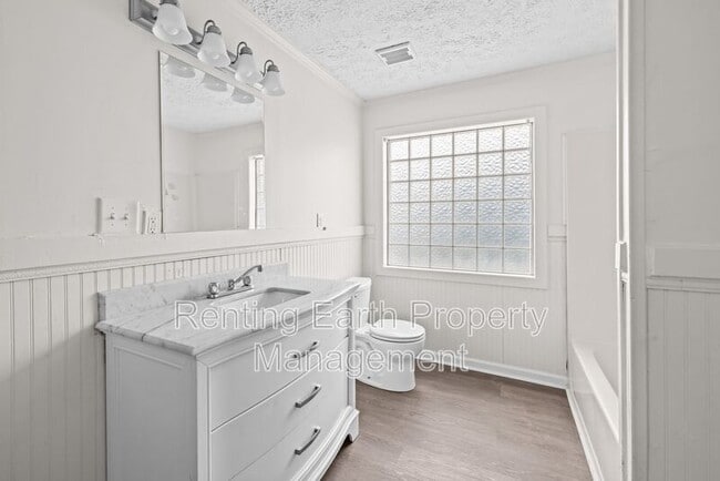 Building Photo - 207 Jemison St