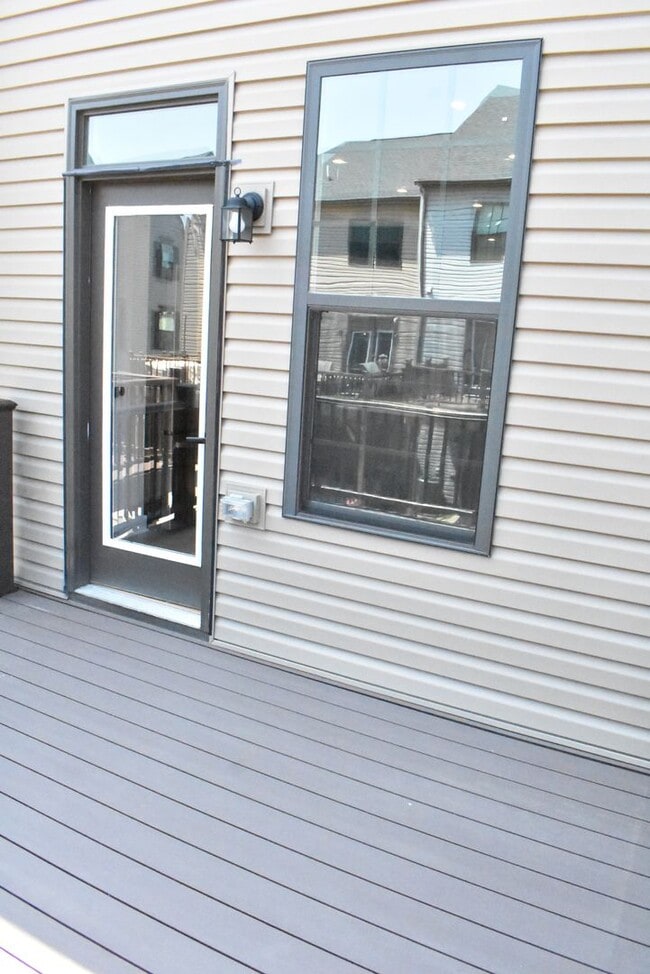Building Photo - Fantastic Fredericksburg Townhome!