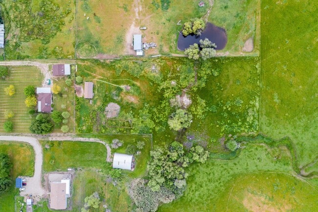 Building Photo - 1 Bedroom Cottage for Rent on shared 5 Acres