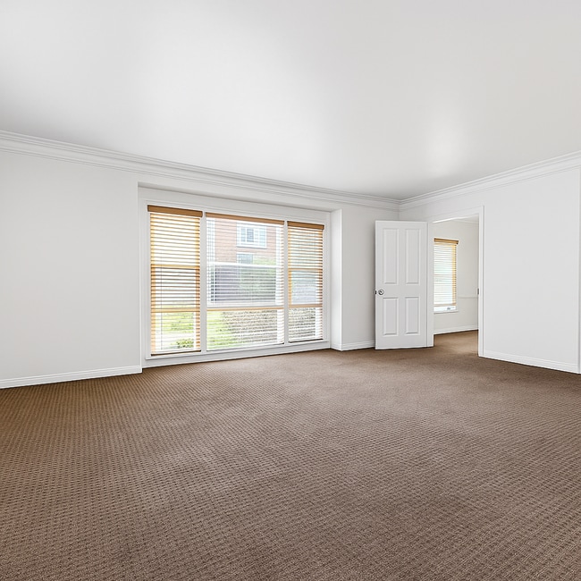 Building Photo - 442 Kelton Ave