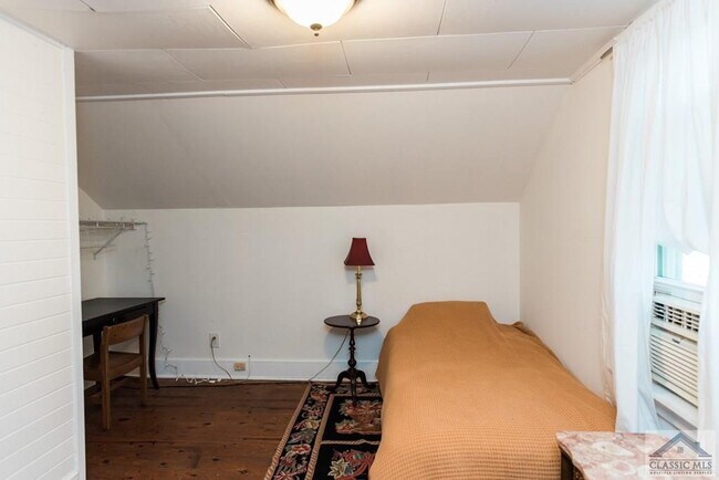 Building Photo - 520 Sunset Dr