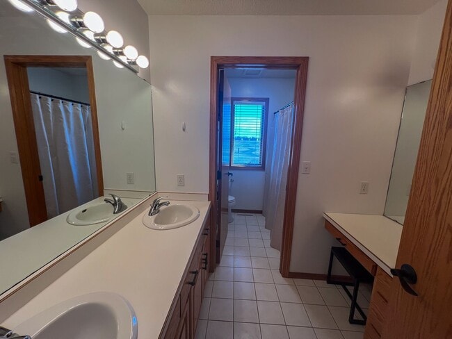 Building Photo - Single Family Home in Moorhead!