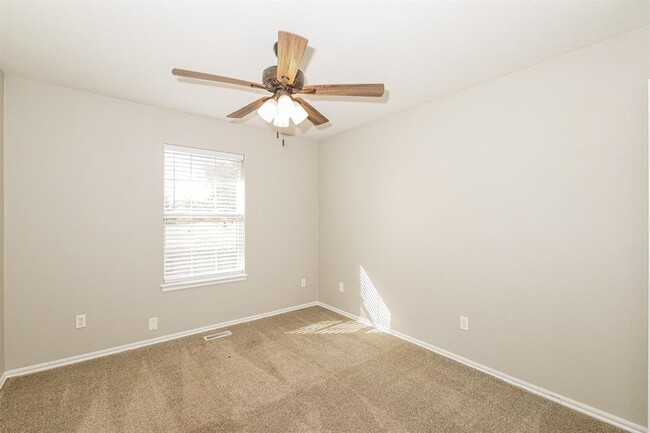 Building Photo - 703 Badger St NE