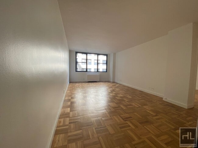 Building Photo - 333 E 49th St
