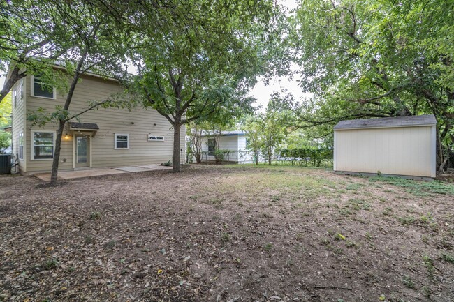 Building Photo - 4806 Oak Cliff Dr