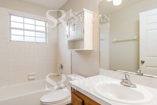 Building Photo - 2779 Rochford Ln E