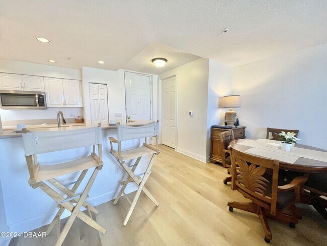 Building Photo - Furnished Harbour Village Condo!