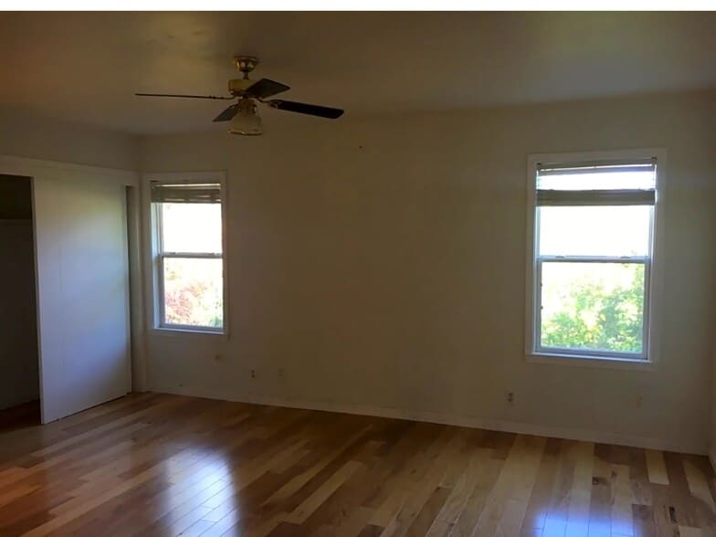Building Photo - 135 Flame Dr