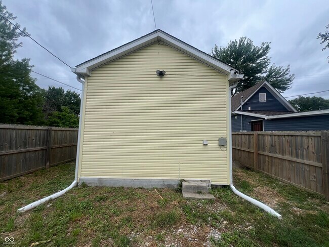 Building Photo - 2522 N Harding St