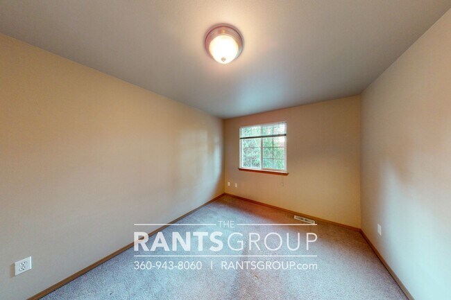 Building Photo - Great Location!  Quiet Neighborhood!
