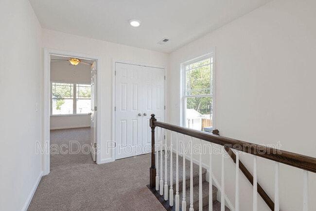 Building Photo - 214 Mansfield St