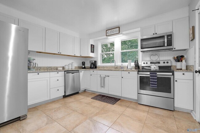 Building Photo - 619 Graycroft Dr SW