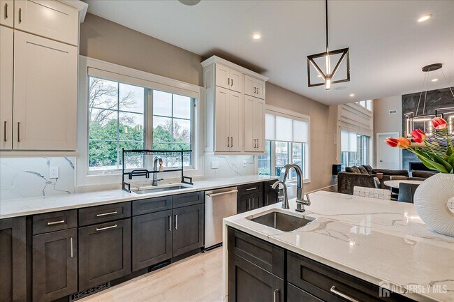 Building Photo - 3979 Park Ave