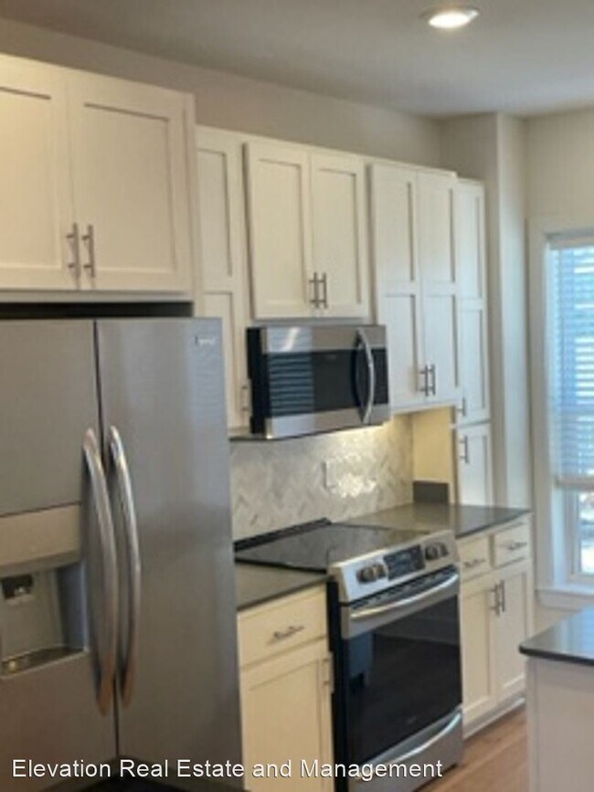 Building Photo - 2 br, 2 bath House - 427 SW B Street