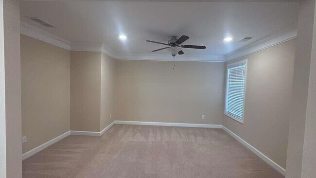 Building Photo - 4430 Sanderling St