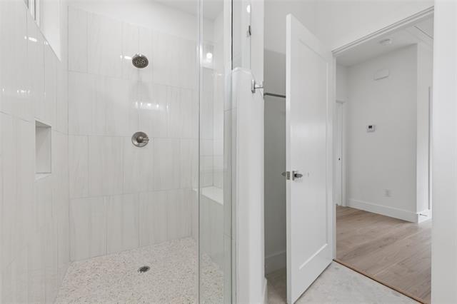 Building Photo - 1000 W 10th St