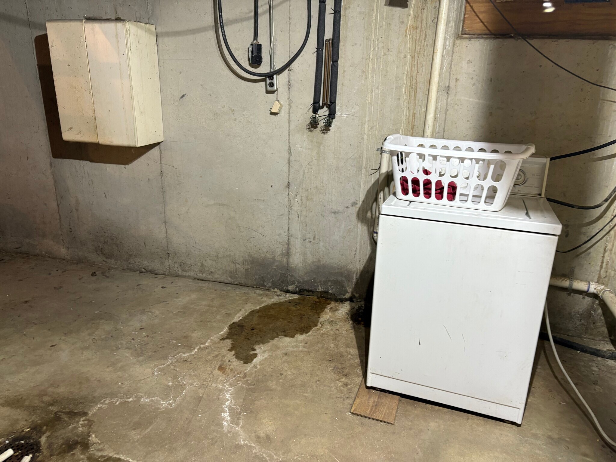 Washer dryer hookup - 5713 Norledge Ave