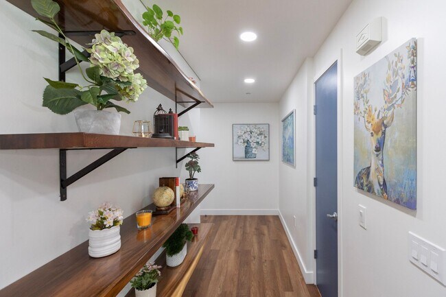 Building Photo - Beautiful 1 Bdrm, 1.5 Bath for Rent at Cortez Blu Condos in Cortez Hill