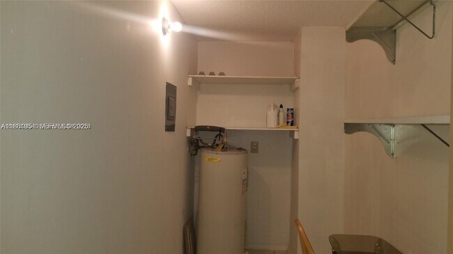 Building Photo - 14850 Naranja Lakes Blvd